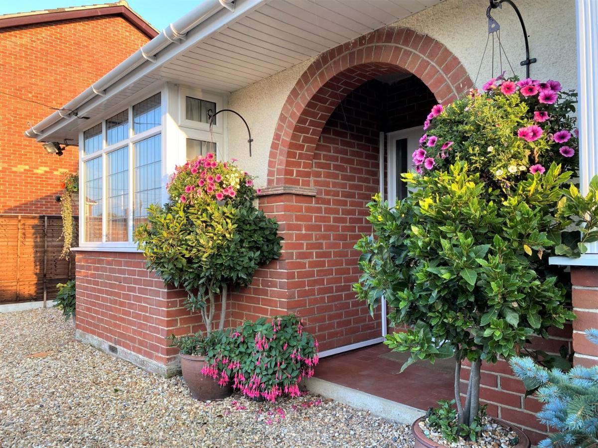 En-Suite Nook Near Forest & Sea, Super Value With Fridge, Microwave And Tv Lymington Luaran gambar