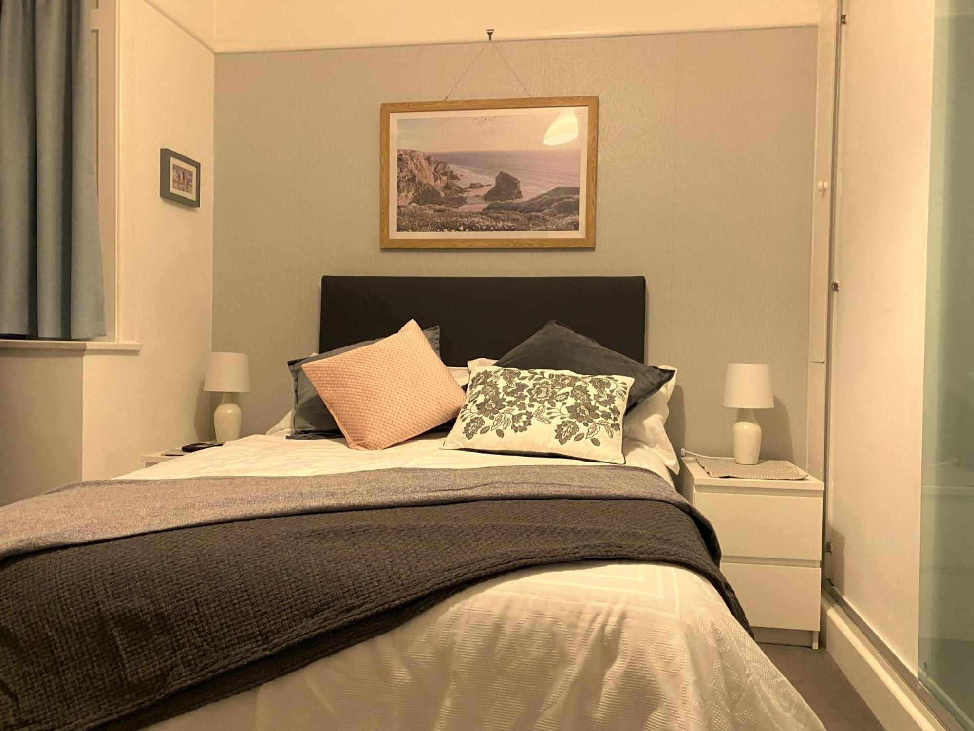 En-Suite Nook Near Forest & Sea, Super Value With Fridge, Microwave And Tv Lymington Luaran gambar