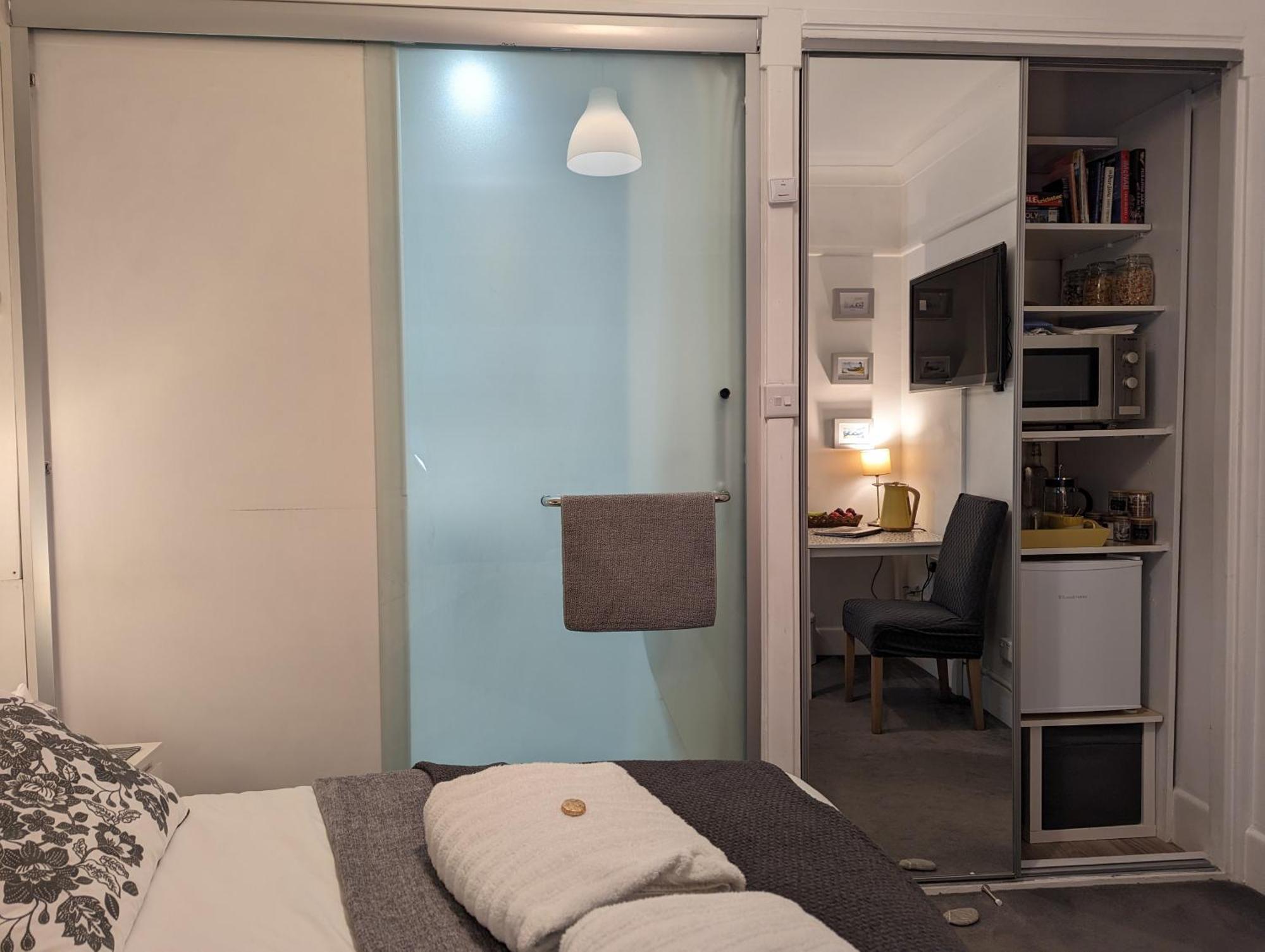 En-Suite Nook Near Forest & Sea, Super Value With Fridge, Microwave And Tv Lymington Luaran gambar